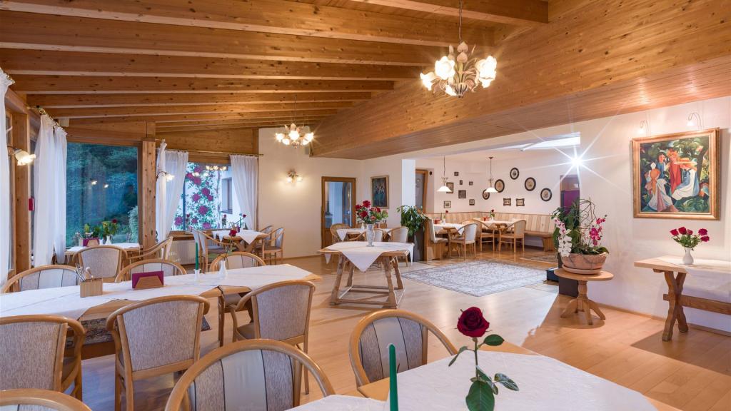 Esszimmer mit Bergblick im Rosenhof