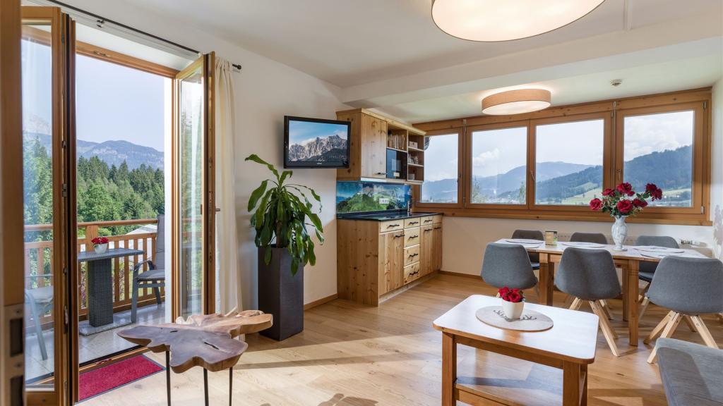 Ferienwohnung mit Bergblick - Gartenhotel Rosenhof bei Kitzbühel