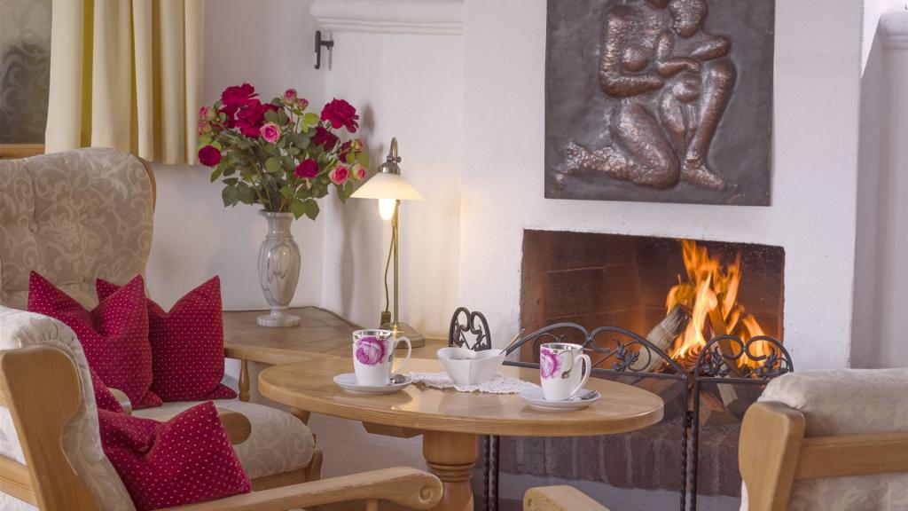 Gartenhotel_Rosenhof_Kitzbuhel_Kamin